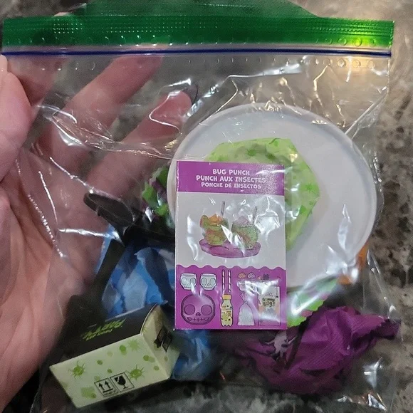 Miniverse Make It Mini Food Bug Punch - Picture 4 of 4